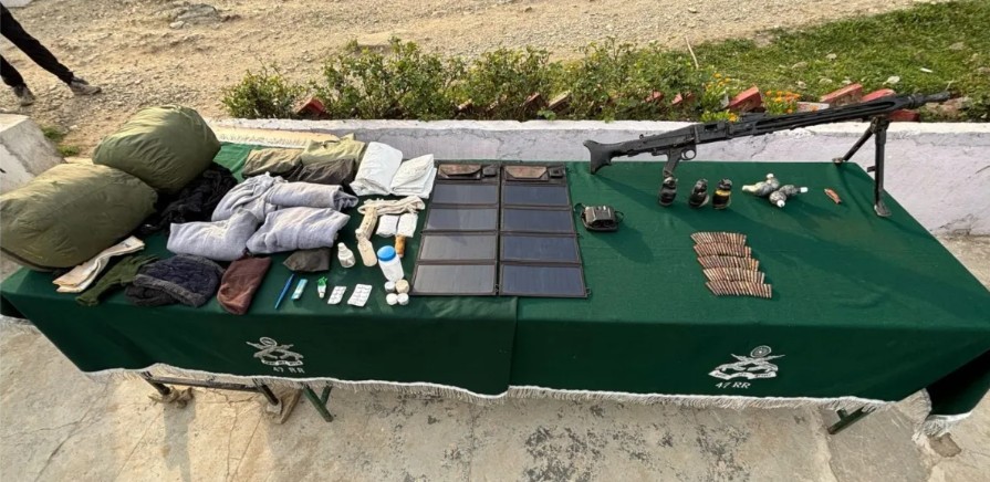 कुपवाड्यातील छाप्यात सापडली चिनी बनावटीची दुर्बीण, मशिनगन, हॅन्डग्रेनेड!