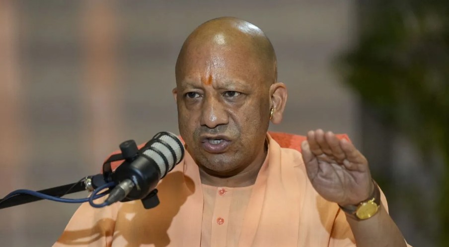 ‘रस्ते वाहतुकीसाठी आहेत, प्रार्थनेसाठी नाहीत’, हिंदूंकडून शिस्त शिका!