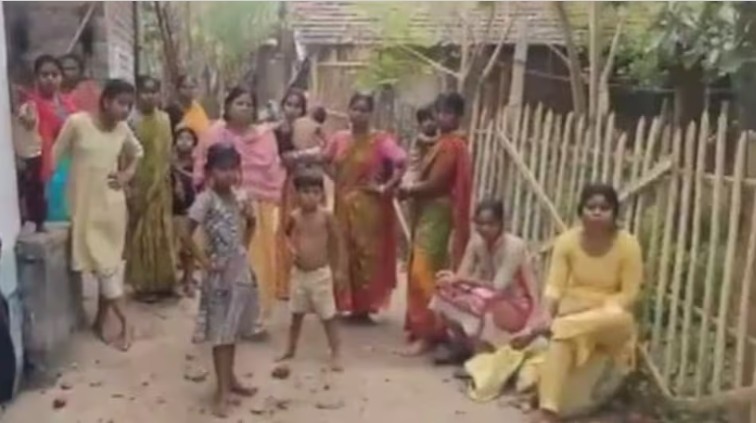 मुर्शिदाबादेत मारल्या गेलेल्या दास यांच्या कुटुंबावर केला होता ५०० जणांनी हल्ला!