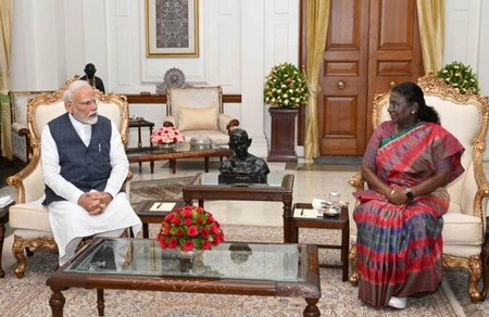राष्ट्रपती मुर्मूंशी पंतप्रधान मोदींची भेट, ‘ऑपरेशन सिंदूर’ची दिली माहिती