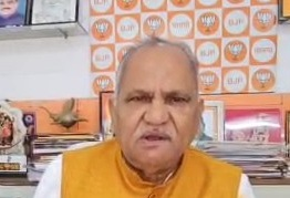 काँग्रेसला ‘देशद्रोह्यांची पार्टी’ कोणी म्हटले ?