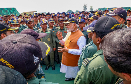 आदमपूरमध्ये मोदींनी पाकड्यांच्या दाव्याची केली पोलखोल