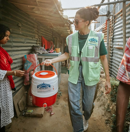 तापसी पन्नूने कुठे वाटले वॉटर कूलिंग जग