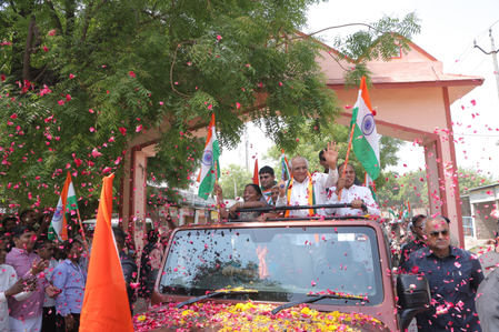 अहमदाबादमध्ये निघाली तिरंगा यात्रा