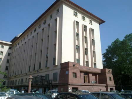 भारताने बांग्लादेशच्या कोणत्या वस्तूंच्या आयातीवर बंदी घातली ?