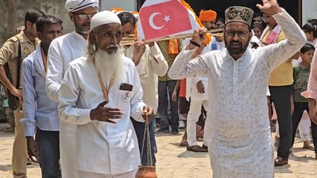 वाराणसीत पाकिस्तान व तुर्कीच्या विरोधात शवयात्रा