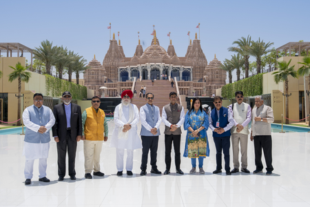 ऑपरेशन सिंदूर : शिष्टमंडळाने अबू धाबीतील बीएपीएस हिंदू मंदिराला दिली भेट
