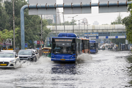 देशात ठिकठिकाणी मुसळधार पावसाचा कहर