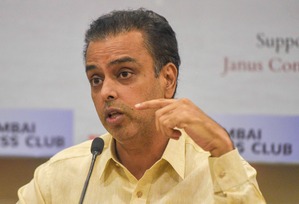 उद्धव ठाकरेंच्या सुट्टीवर मिलिंद देवरांची टिपण्णी