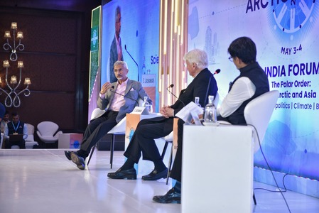 ‘आम्हाला भागीदार हवे आहेत, उपदेशक नव्हे