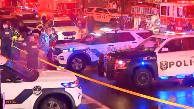 “फ्री पॅलेस्टाईन”च्या घोषणा देत इस्रायली दूतावासाच्या दोन कर्मचाऱ्यांवर गोळीबार