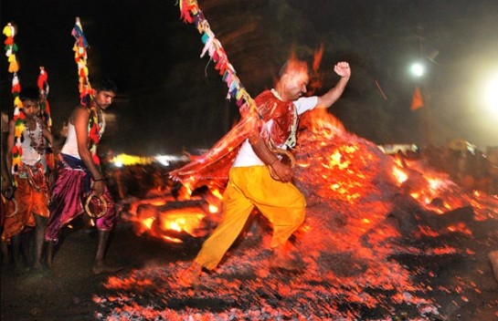 गोव्यातील लैराई देवी मंदिरात झालेल्या चेंगराचेंगरीत सात जणांचा मृत्यू