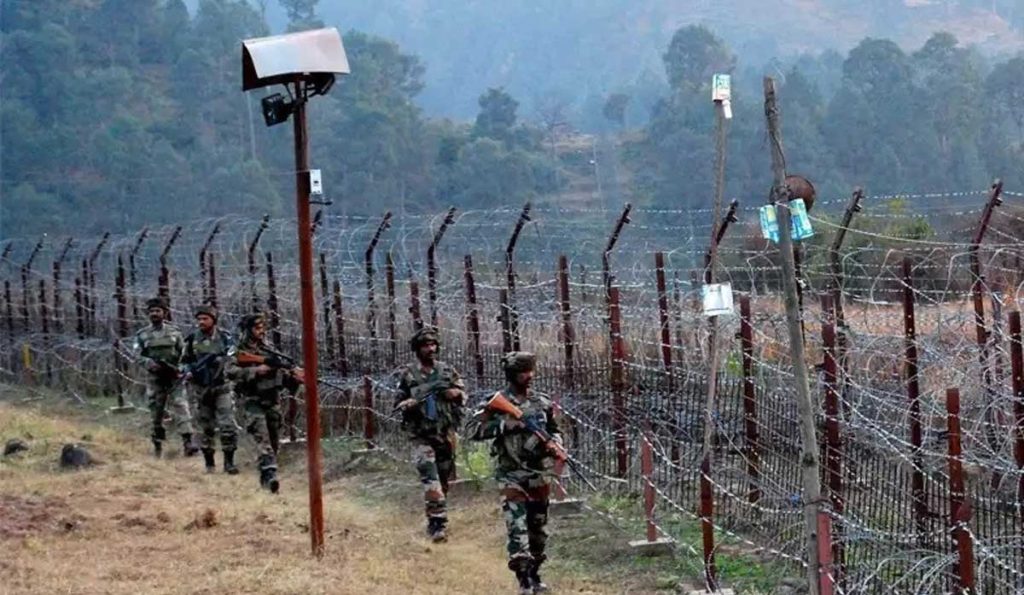 पाकिस्तान सीमेपलीकडून नियंत्रण रेषेवर गोळीबार