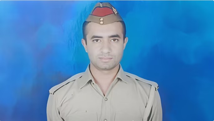 आरोपी कादिरच्या अटकेदरम्यान जमावाचा पोलिसांवर हल्ला, कॉन्स्टेबलचा मृत्यू!