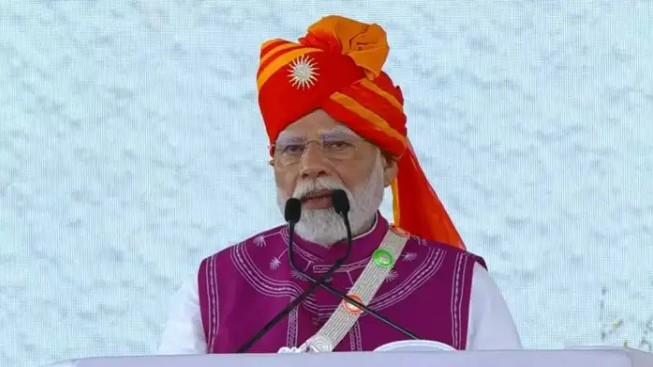 कळते तिथे बात नाही तर लाथ; परराष्ट्र धोरणाची दोन लखलखती पाती…