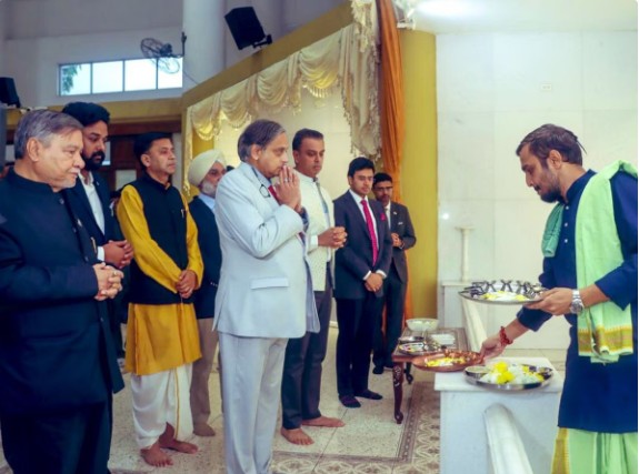 पनामातील मंदिरात खासदार सर्फराज पोहोचले आणि…