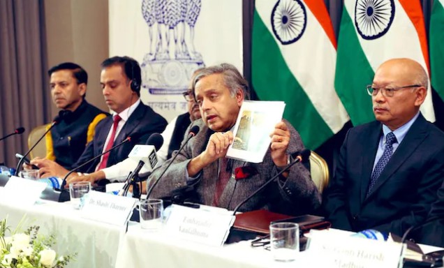 शशी थरूर यांच्या खंडनानंतर कोलंबियाने ‘ते’ विधान घेतले मागे!