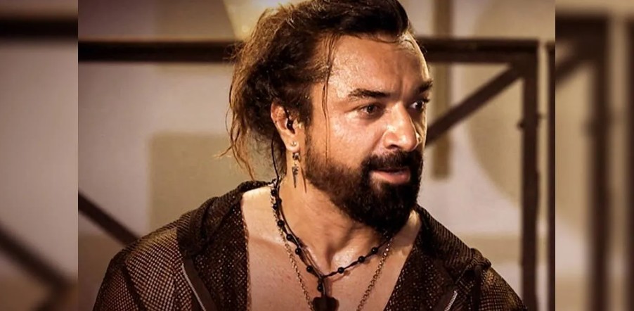 अश्लील शो करणाऱ्या एजाज खानवर बलात्काराचा गुन्हा!