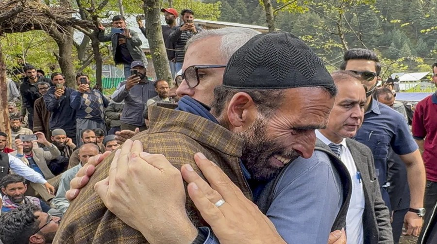 आदिल हुसेनचे वडील म्हणाले, माझ्या मुलाच्या हत्येचा बदला म्हणजे ‘ऑपरेशन सिंदूर’ 