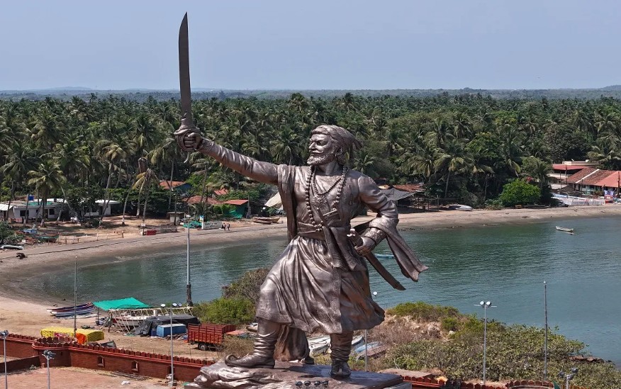 राजकोट किल्ल्यावर छत्रपती शिवाजी महाराजांचा पुतळा पुन्हा दिमाखात उभा!