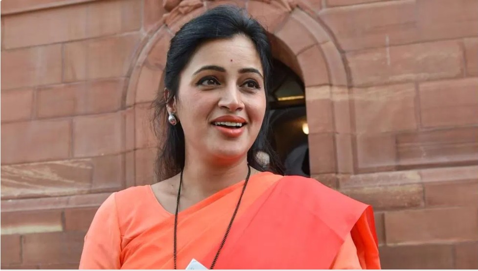 नवनीत राणांना पाकिस्तानातून आली धमकी…हिंदू शेरनी जल्दी उडने वाली है!