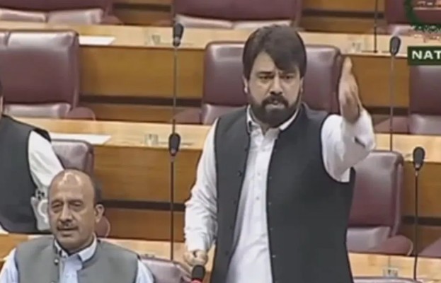 “भित्रे शाहबाज शरीफ पंतप्रधान मोदींचे नाव घ्यायला घाबरतात…” पाक खासदाराने सरकारला पाडले उघडे