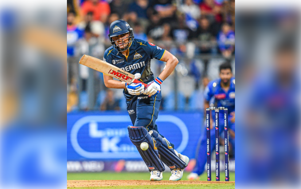 मुंबईच्या तोंडातला घास गुजरातने हिसकावला!