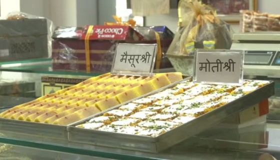 ‘पाक’ विरघळला, आता मिठाईचा नवा ‘श्री’गणेशा