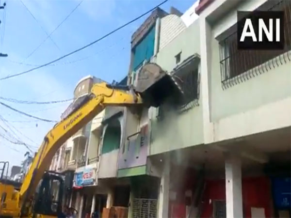 महाकालेश्वर मंदिराजवळील बेगमबाग परिसरात अतिक्रमणविरोधी कारवाईला सुरुवात