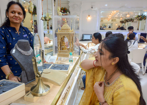 सोन्या-चांदीच्या दरात झपाट्याने वाढ