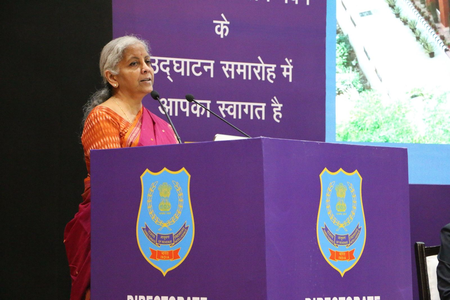 तस्करी नेटवर्कवर कारवाई करण्या संदर्भात अर्थमंत्र्यांनी काय दिल्या सूचना ?