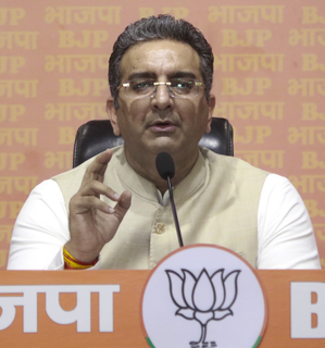 मुख्यमंत्री सिद्धारमैया, डी.के. शिवकुमार तत्काळ राजीनामा द्या