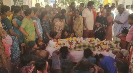 चेंगराचेंगरीत मृत्यु झालेल्यांचे मृतदेह घरी पोहोचले