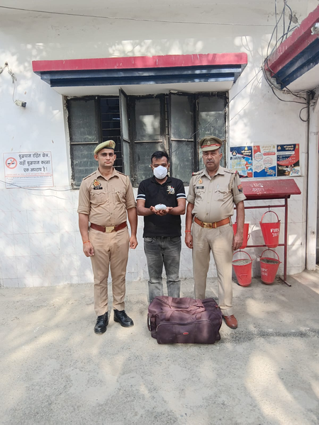 नोएडात आंतरराष्ट्रीय तस्कराला अटक