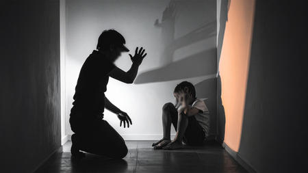 बालपणीचा ताण मेंदूवर खोल परिणाम करतो