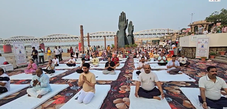 वाराणसीत योग सप्ताहाचा भव्य शुभारंभ