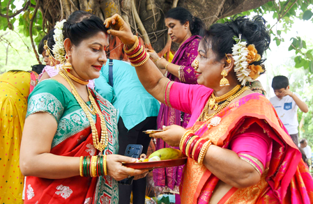 महिलांच्या आणि कुटुंबांतील मालमत्ता हक्कांचं चित्र कसं बदललं