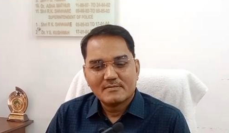 उद्यान अधिकाऱ्याच्या घरी बघा किती घबाड सापडलं !