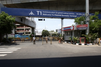 विमानांवर लेझर लाइट टाकणाऱ्यांचा शोध सुरू