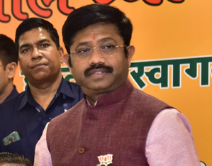 वारसाहक्काने गादी मिळू शकते, पण बुद्धी नाही