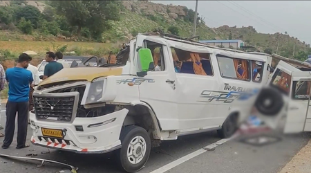 भक्तांच्या वाहनाला अपघात; ३ ठार, ९ जखमी