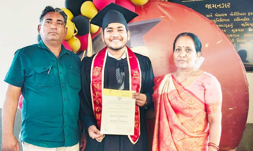 नरेंद्र मोदी यांच्या शाळा प्रवेशोत्सवातून प्रवेश मिळालेल्या एका डॉक्टरची कथा