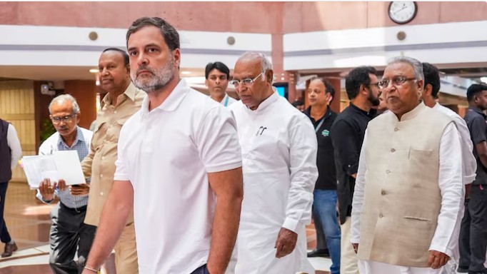 विशेष अधिवेशन वगैरे नाही, थेट पावसाळी अधिवेशनच!