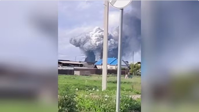 युक्रेनियन ड्रोन हल्ल्यात रशियन एअरबेस धुरात, ४० लढाऊ विमाने नष्ट!