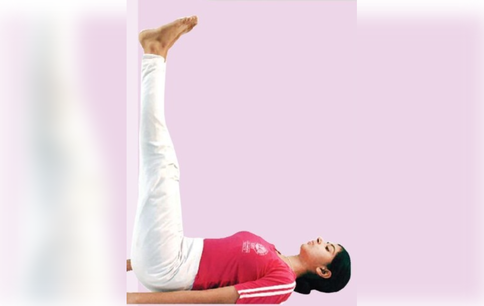 अर्द्धहलासनाचे आरोग्यदायी फायदे : तुम्हाला माहिती नसलेल्या गोष्टी!