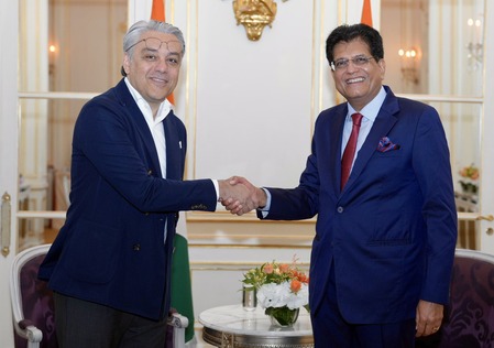 पीयूष गोयल यांच्या पॅरिस दौऱ्यातून काय साध्य होणार ?