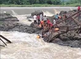 कुंडमळात पूल कोसळला, नागरिकांची काहीच जबाबदारी नाही?