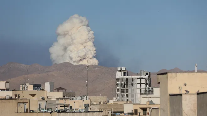 अमेरिकेने केला इराणवर हल्ला; तीन आण्विक केंद्रांना केले लक्ष्य