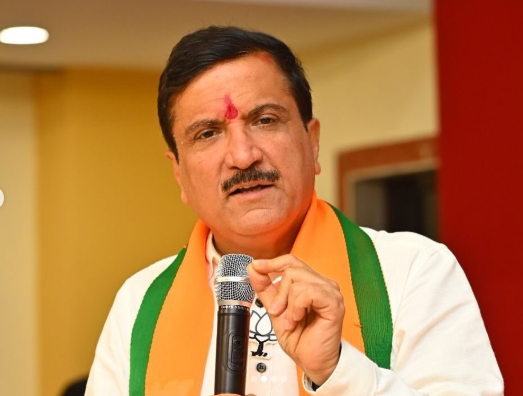 हिंदी सक्ती विरोधात माकपने रस्त्यावर उतरण्याची भाषा करू नये, ते त्यांना झेपणारे नाही!