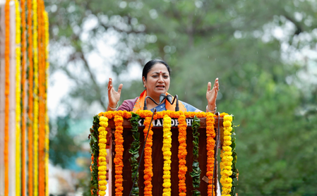 परिचारिका व पॅरामेडिकल कर्मचाऱ्यांना मिळाली कायम नोकरी